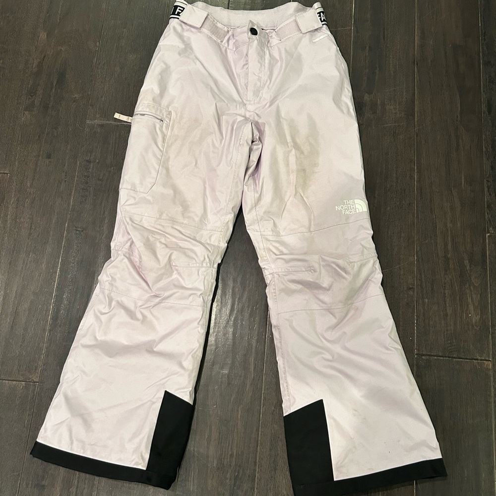 Youth The North Face light purple snow pants. Very good condition.